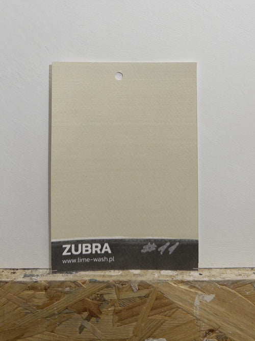 Farba wapienna Limewash Olive Haze na ścianie — ZUBRA COLORS