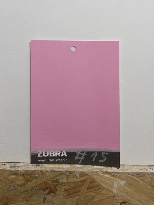 Farba wapienna Limewash Pink Flamingo na ścianie — ZUBRA COLORS