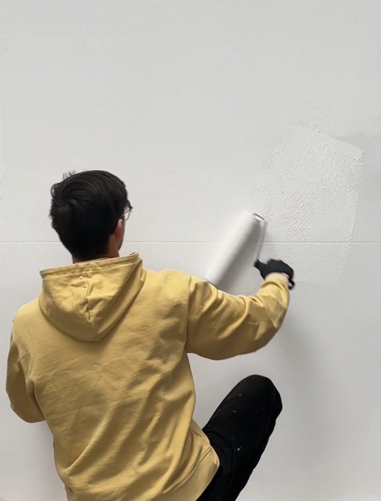 Nakładanie farby podkładowej wałkiem — ZUBRA COLORS